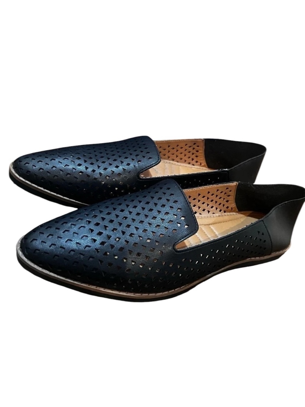 Adrienne vittadini perforated flats in excellent like new condition size 10​